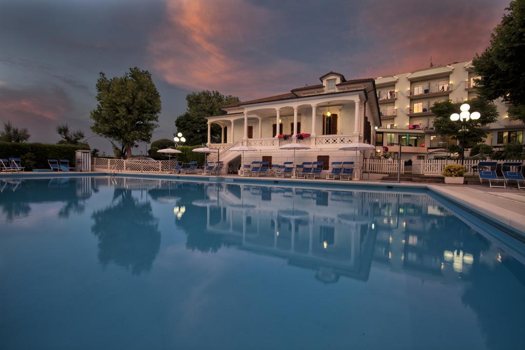 Hotel Venus กาบิชเชมาเร ภายนอก รูปภาพ