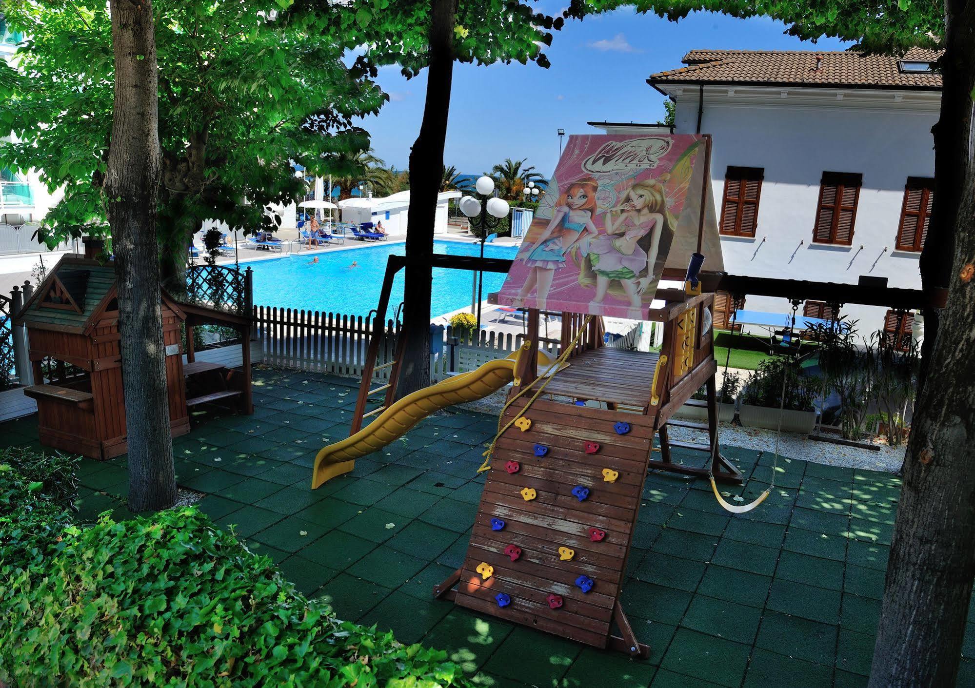 Hotel Venus กาบิชเชมาเร ภายนอก รูปภาพ