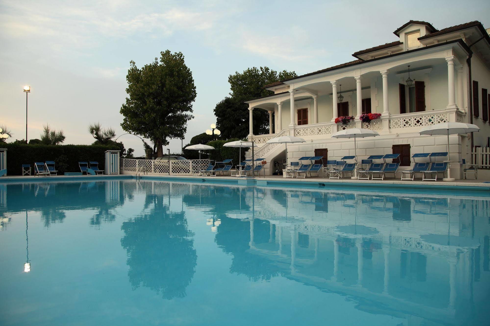 Hotel Venus กาบิชเชมาเร ภายนอก รูปภาพ