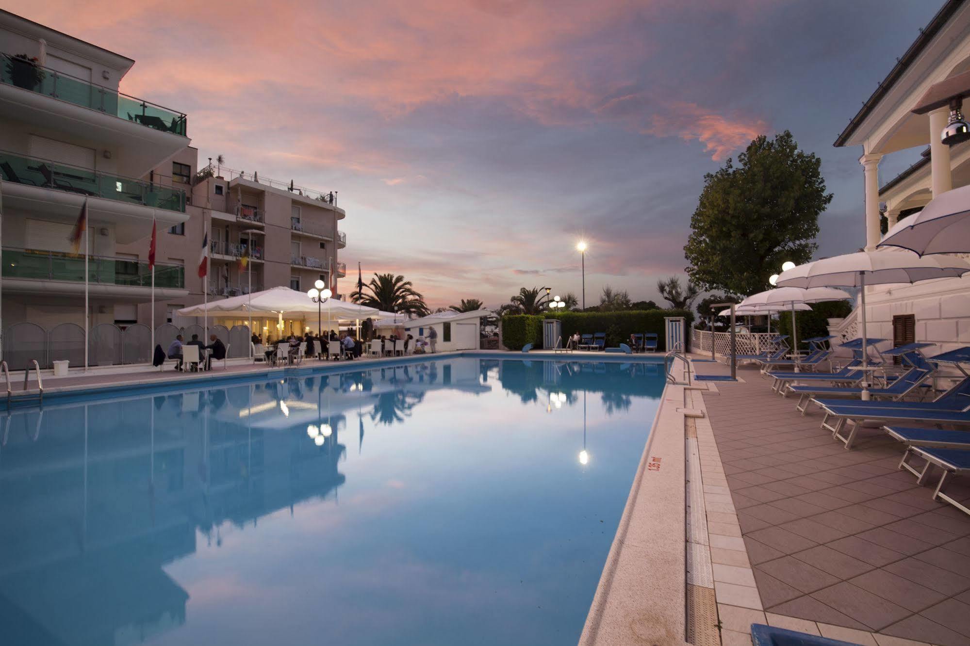 Hotel Venus กาบิชเชมาเร ภายนอก รูปภาพ
