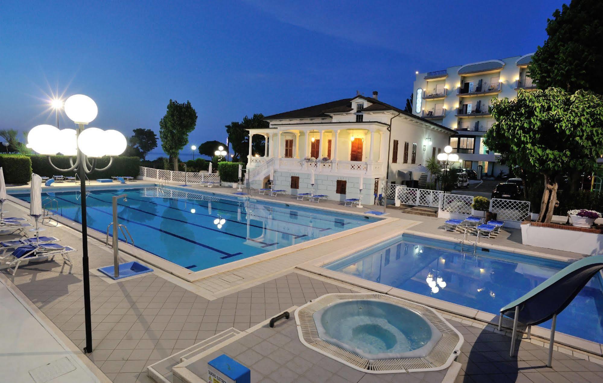 Hotel Venus กาบิชเชมาเร ภายนอก รูปภาพ